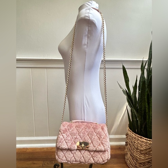 NWOT - KATE SPADE Carry Faux Fur
Small Flap Crossbody - Shoulder Bag - Picture 9 of 15